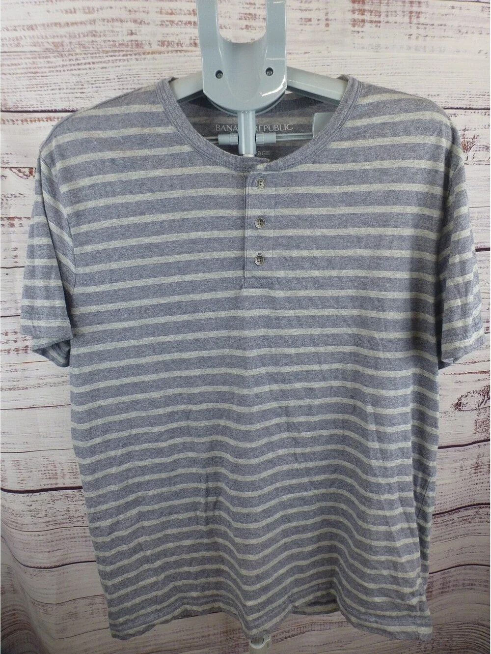 Banana Republic Men's XL Blue Gray Striped Henley T-Shirt Short Sleeve K2A